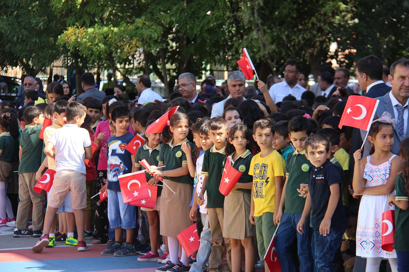 Diyarbakır'da 461 bin öğrenci ders başı yaptı